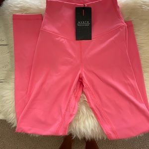 NWT NVGTN Coral Signature Leggings